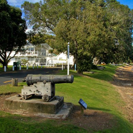 Hananui Lodge And Apartments Russell Exteriör bild