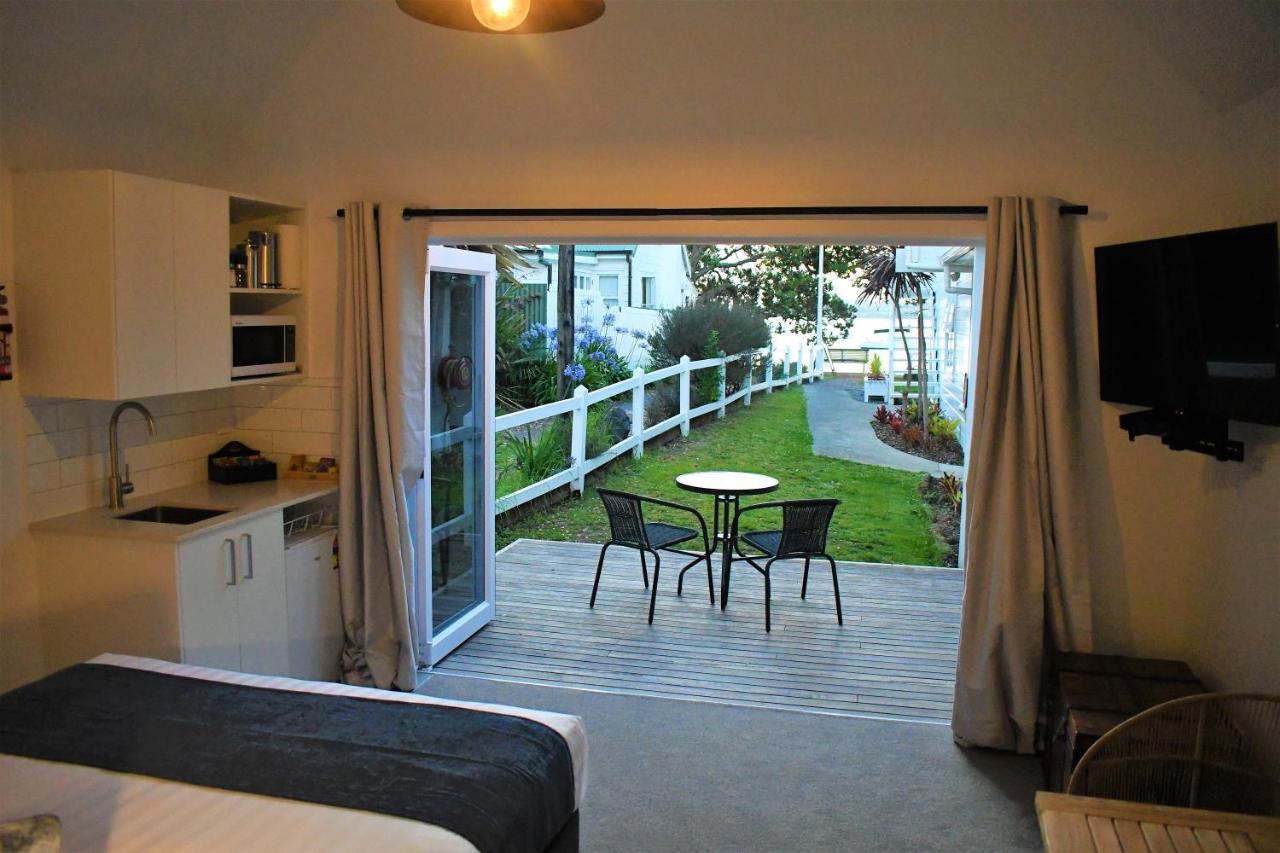 Hananui Lodge And Apartments Russell Exteriör bild