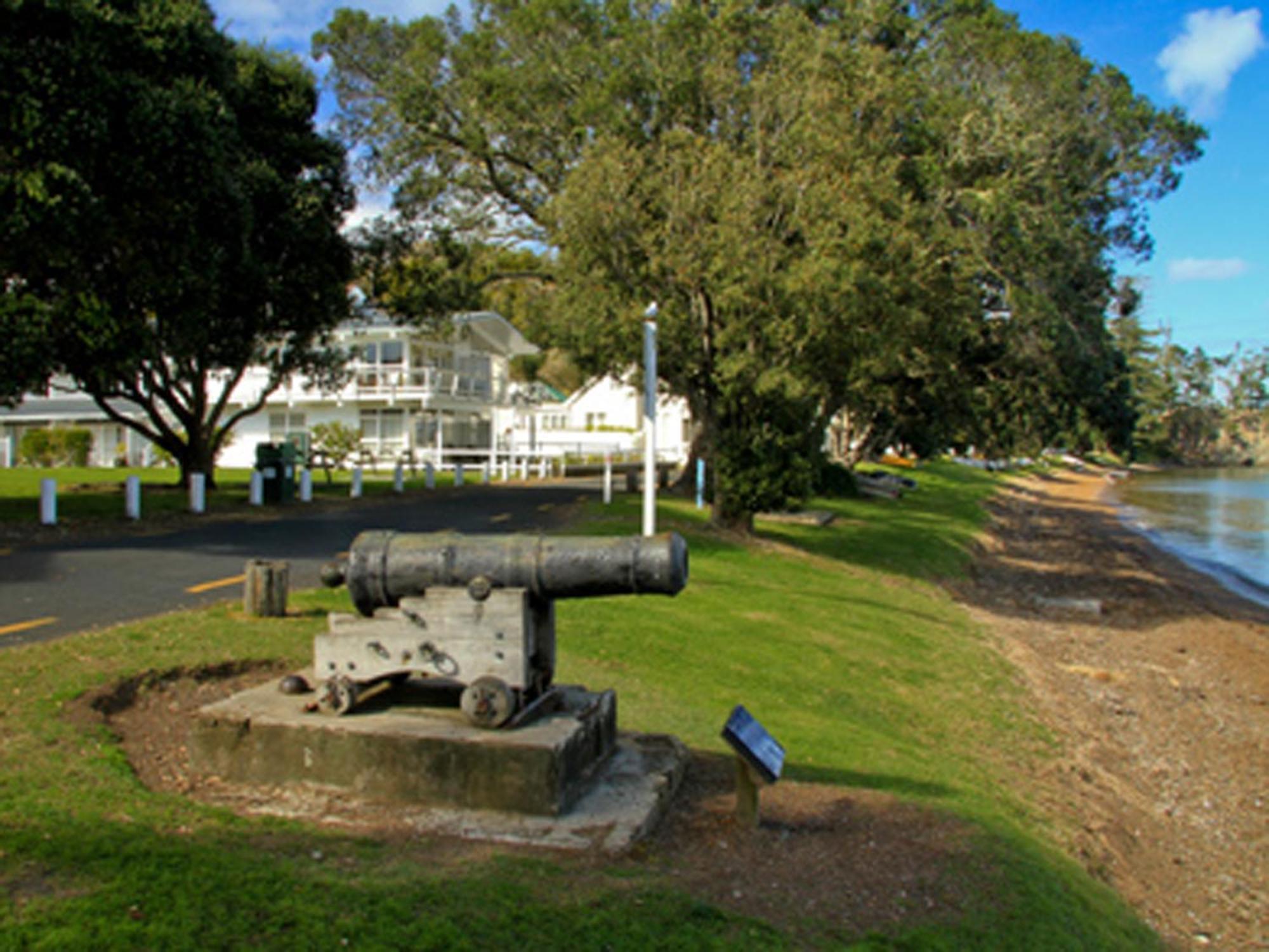 Hananui Lodge And Apartments Russell Exteriör bild