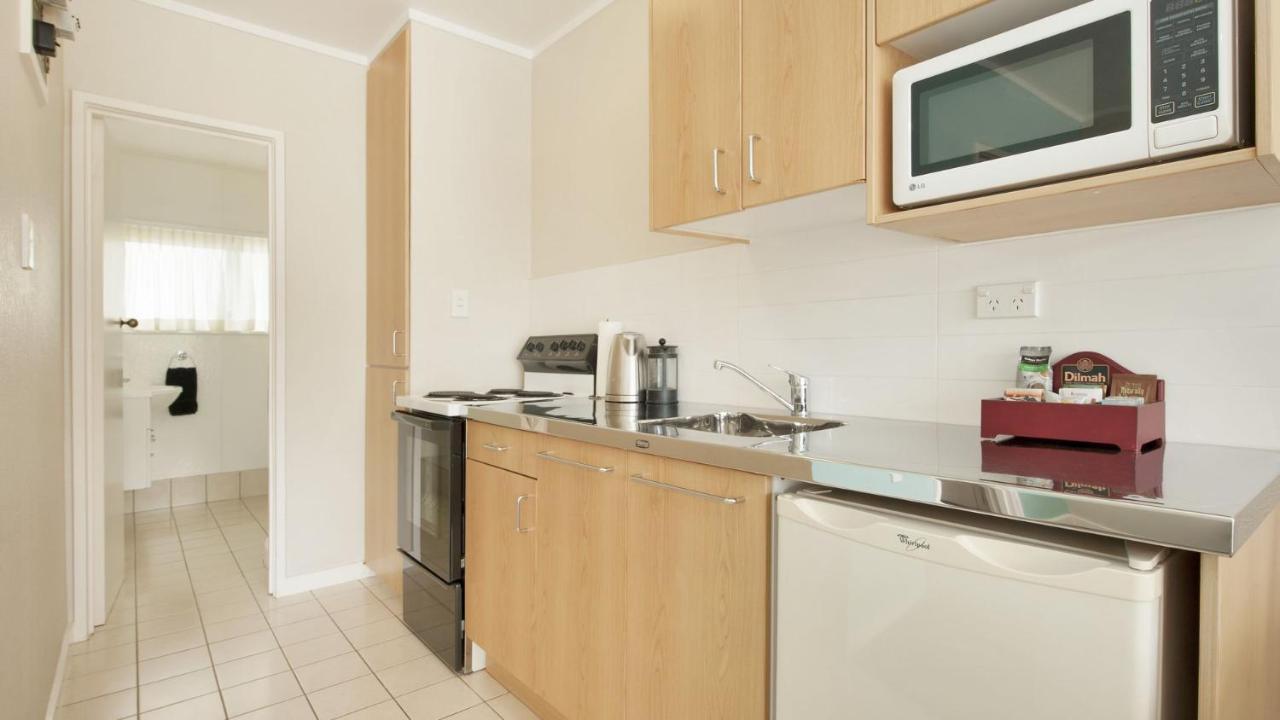 Hananui Lodge And Apartments Russell Exteriör bild