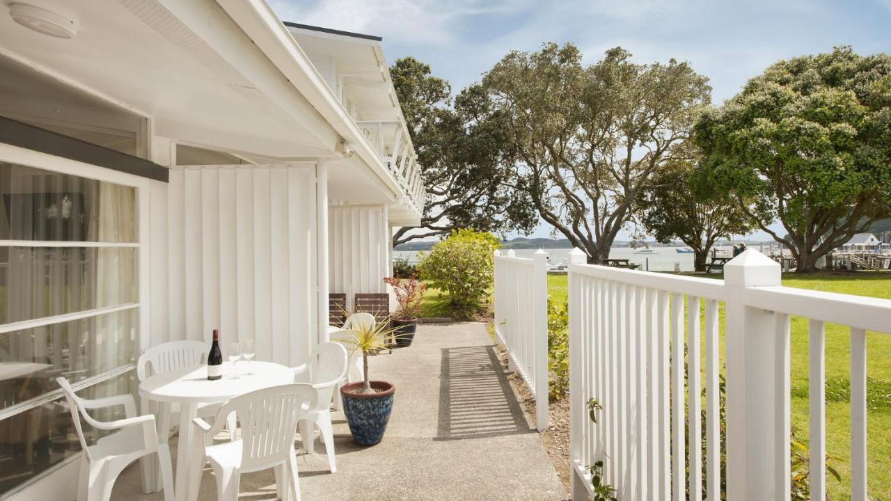 Hananui Lodge And Apartments Russell Exteriör bild