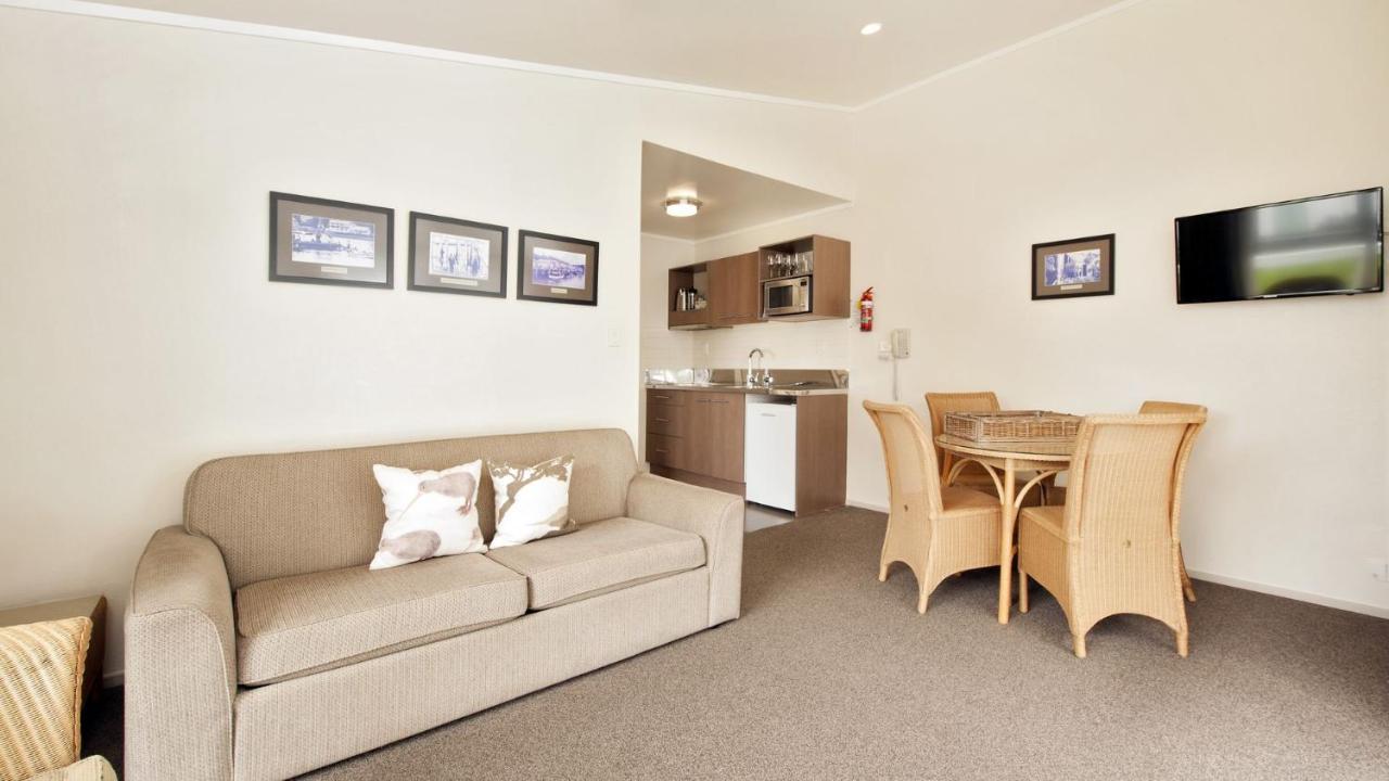 Hananui Lodge And Apartments Russell Exteriör bild