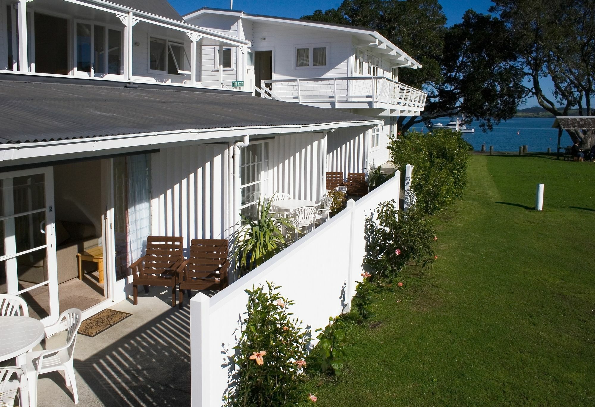 Hananui Lodge And Apartments Russell Exteriör bild