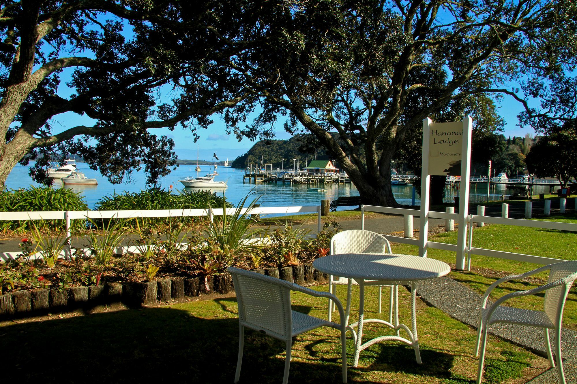 Hananui Lodge And Apartments Russell Exteriör bild